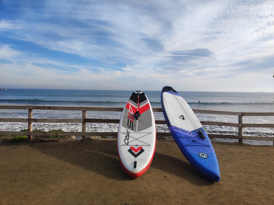 Tablas de stand up paddle frente al mar en Lima